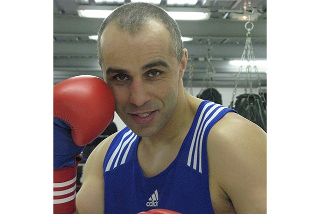 Aziz Raguig, triple champion du monde de Boxe française