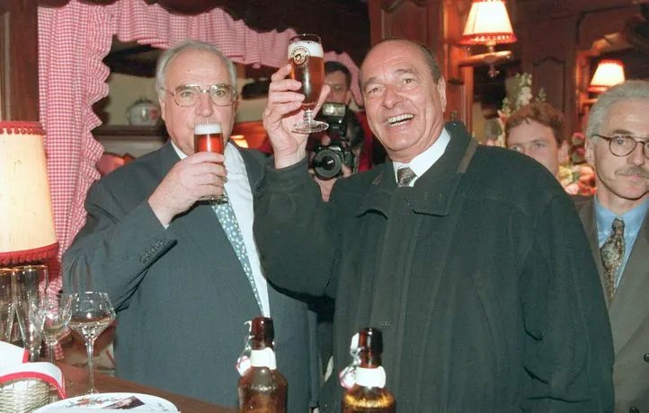 J.Chirac et H.Kohl Chez Yvonne en 1995 © E.Cabanis AFP